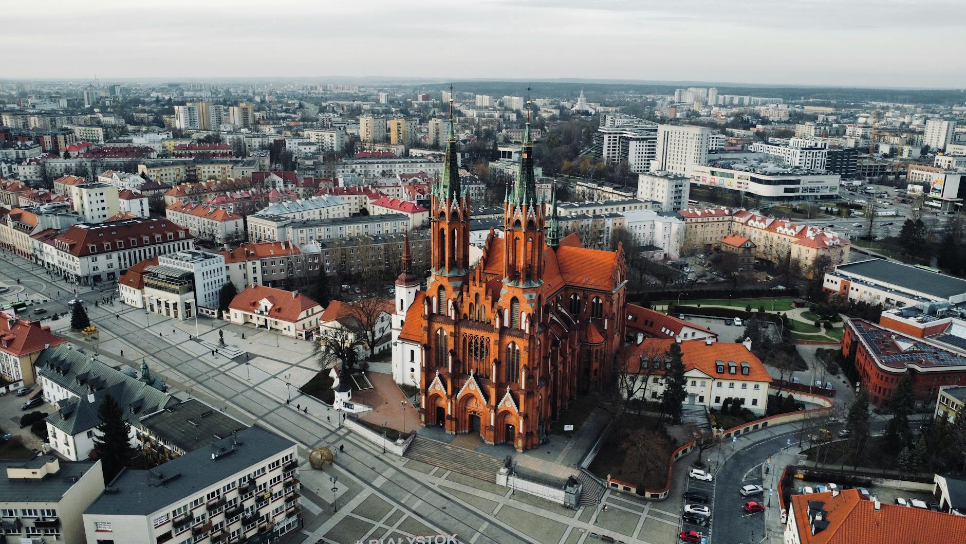 Obchody 235. rocznicy Konstytucji 3 Maja w Międzyrzecu Podlaskim oraz przegląd lokalnych informacji w kwietniu 2026.